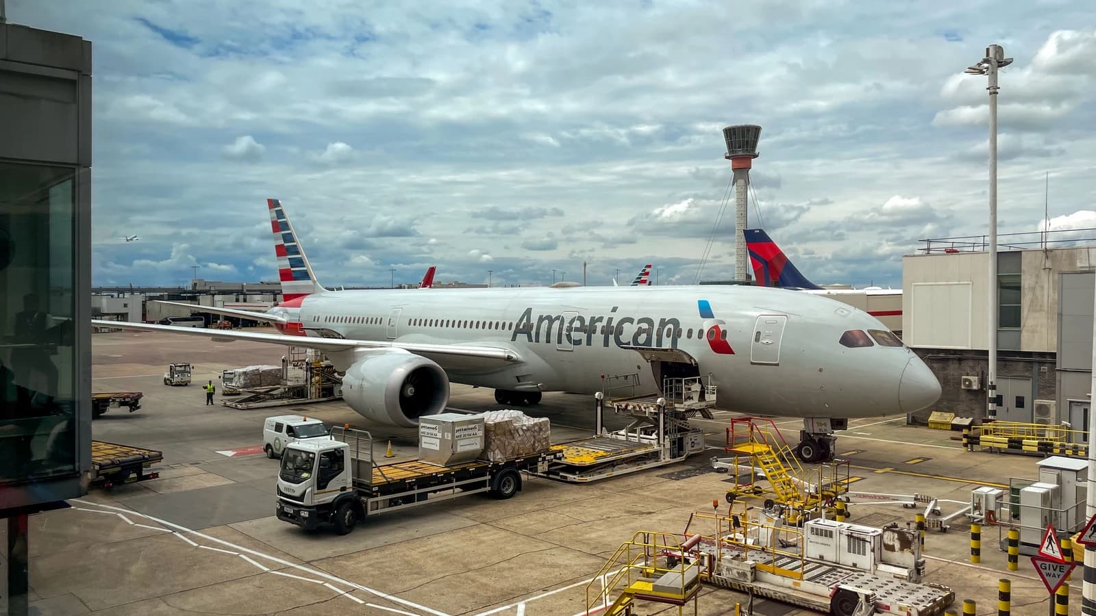 American Airlines Boeing 787-9 N827AN at London Heathrow Airport (July 2024)